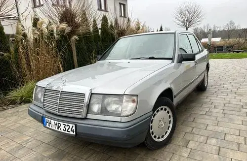 MERCEDES-BENZ W124 