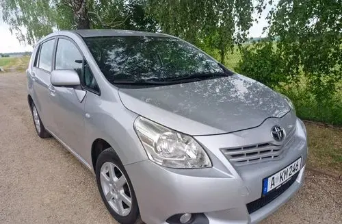 TOYOTA Verso 