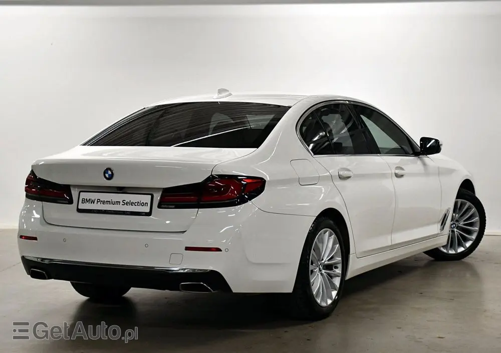 BMW Seria 5 520i GPF Luxury Line