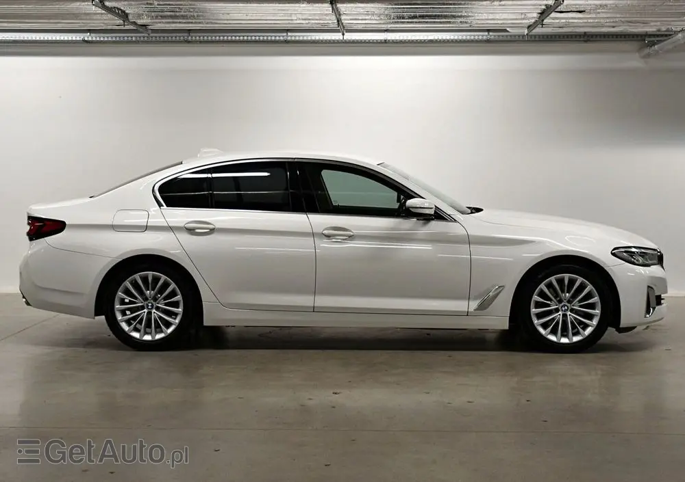 BMW Seria 5 520i GPF Luxury Line