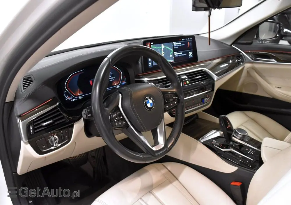 BMW Seria 5 520i GPF Luxury Line