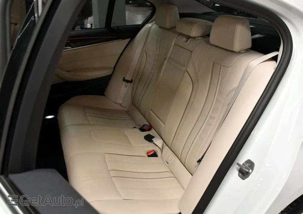 BMW Seria 5 520i GPF Luxury Line