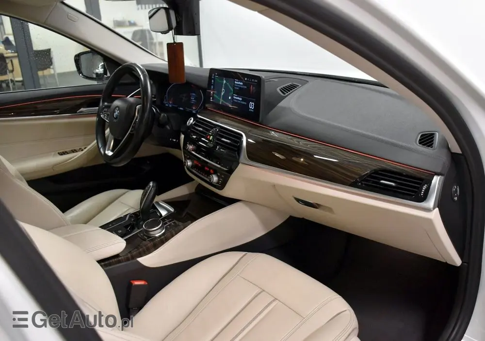 BMW Seria 5 520i GPF Luxury Line