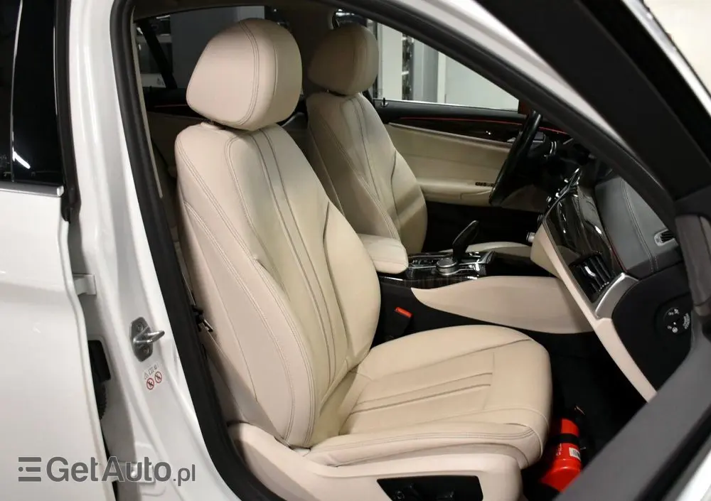 BMW Seria 5 520i GPF Luxury Line