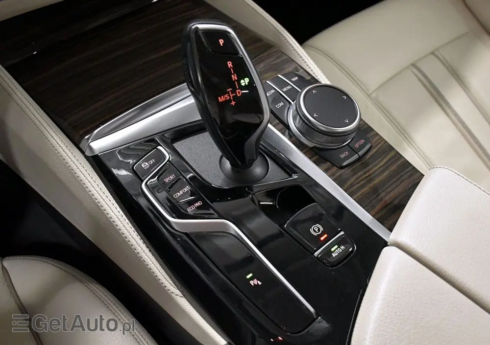 BMW Seria 5 520i GPF Luxury Line