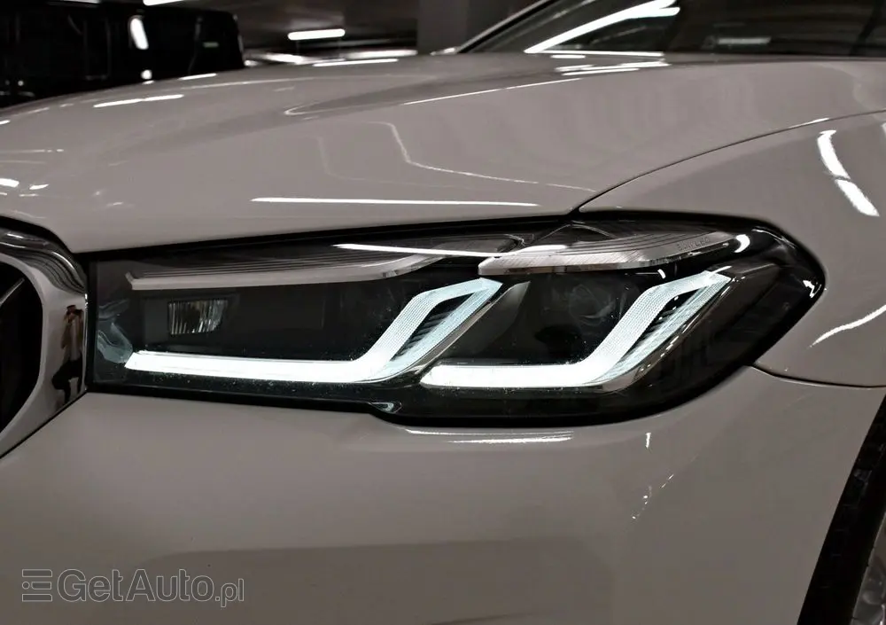 BMW Seria 5 520i GPF Luxury Line