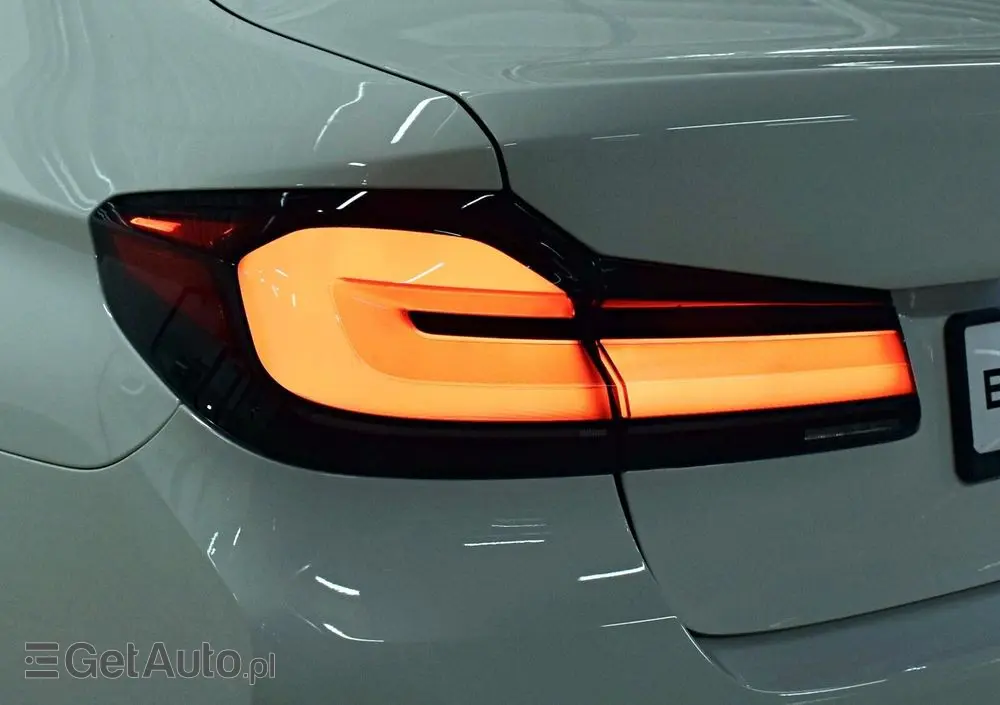 BMW Seria 5 520i GPF Luxury Line