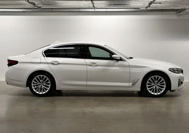 BMW Seria 5 520i GPF Luxury Line
