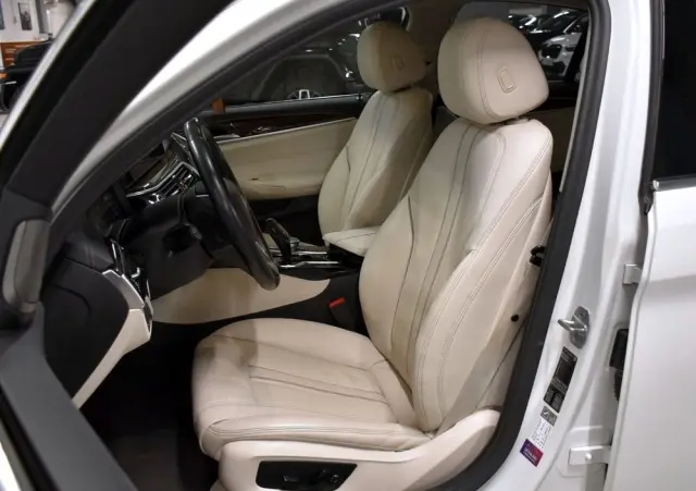 BMW Seria 5 520i GPF Luxury Line