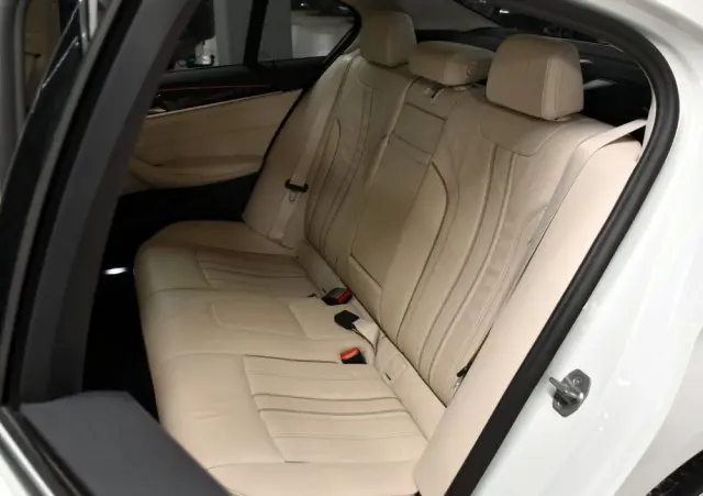 BMW Seria 5 520i GPF Luxury Line