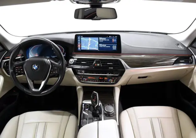 BMW Seria 5 520i GPF Luxury Line