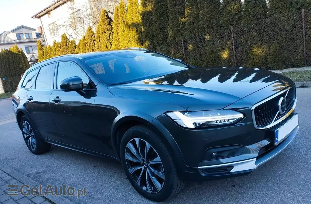 VOLVO V90 
