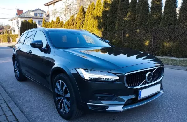 VOLVO V90 