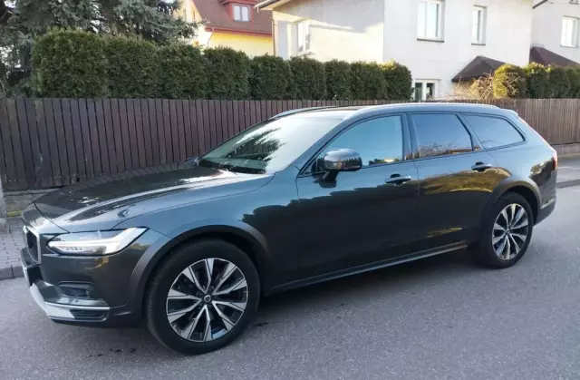 VOLVO V90 