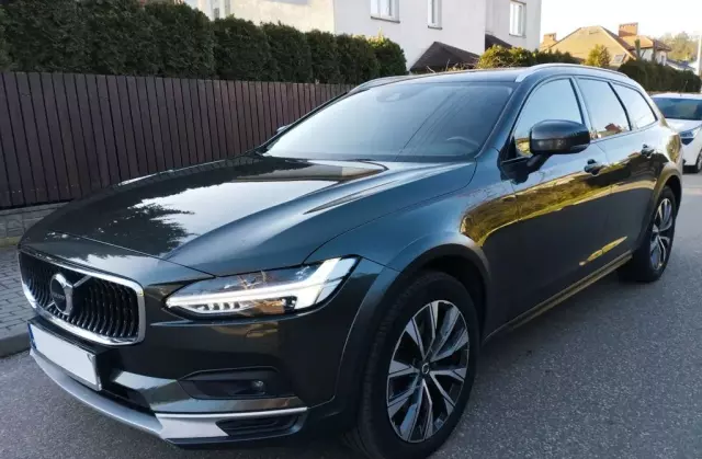 VOLVO V90 