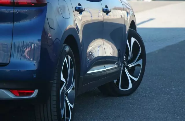 RENAULT Grand Scenic 