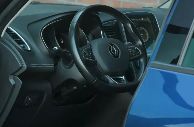 RENAULT Grand Scenic 