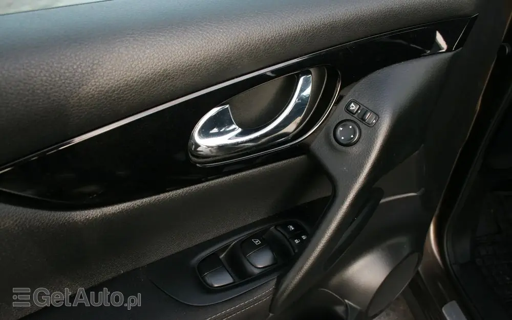 NISSAN Qashqai 1.2 DIG-T Tekna