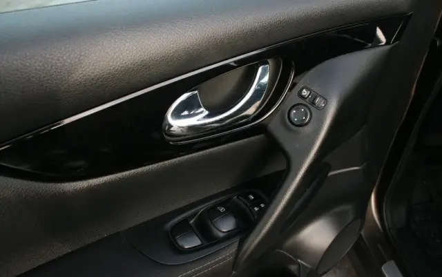 NISSAN Qashqai 1.2 DIG-T Tekna