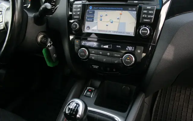 NISSAN Qashqai 1.2 DIG-T Tekna