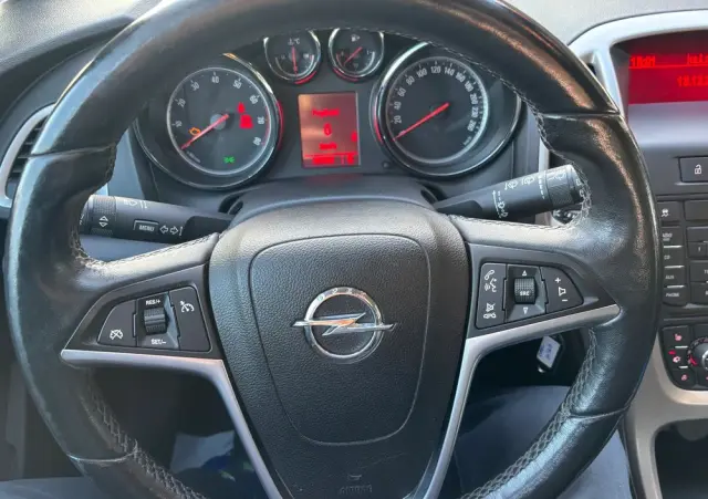 OPEL Astra 1.4 Turbo Edition Sport
