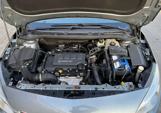 OPEL Astra 1.4 Turbo Edition Sport