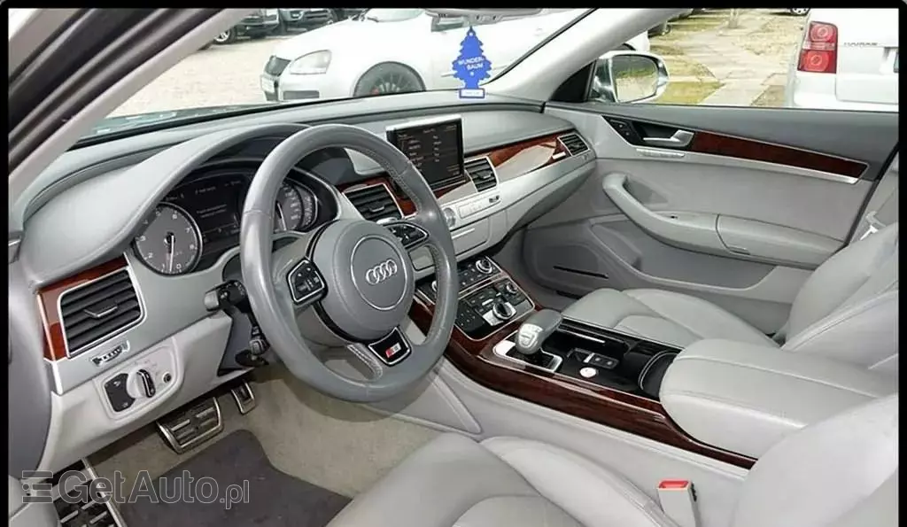 AUDI S8 