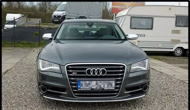 AUDI S8 