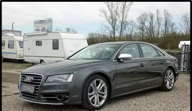AUDI S8 