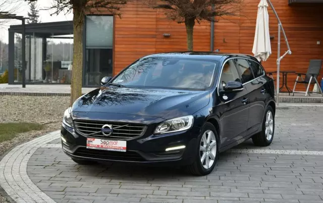 VOLVO V60 