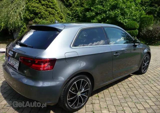 AUDI A3 3-drzwiowe 1.6 TDI clean diesel Attraction S tronic