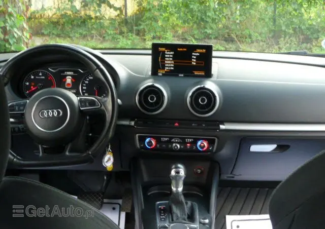 AUDI A3 3-drzwiowe 1.6 TDI clean diesel Attraction S tronic