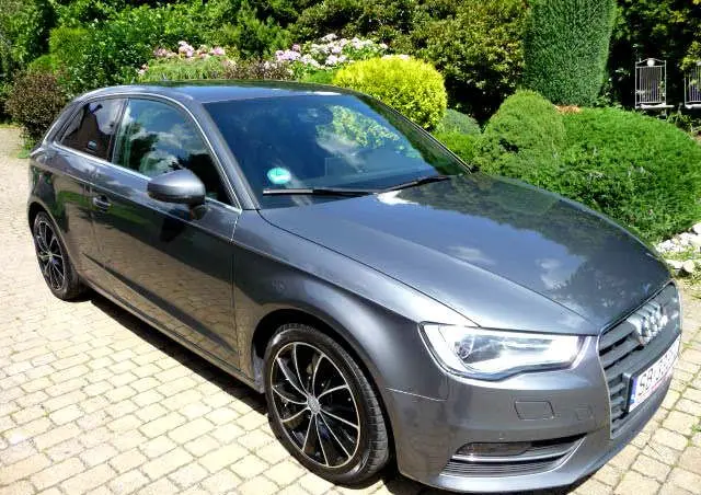 AUDI A3 3-drzwiowe 1.6 TDI clean diesel Attraction S tronic