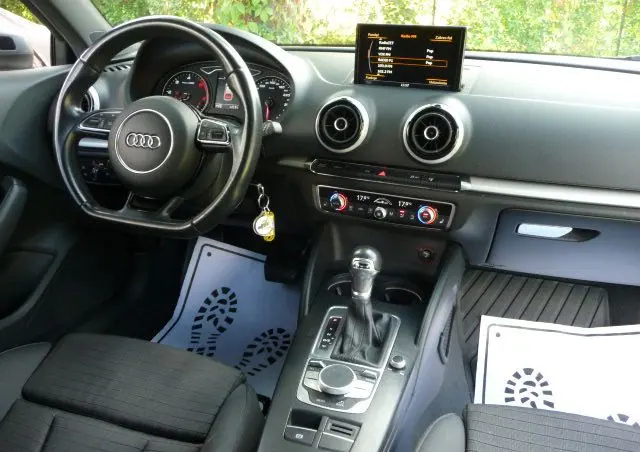 AUDI A3 3-drzwiowe 1.6 TDI clean diesel Attraction S tronic