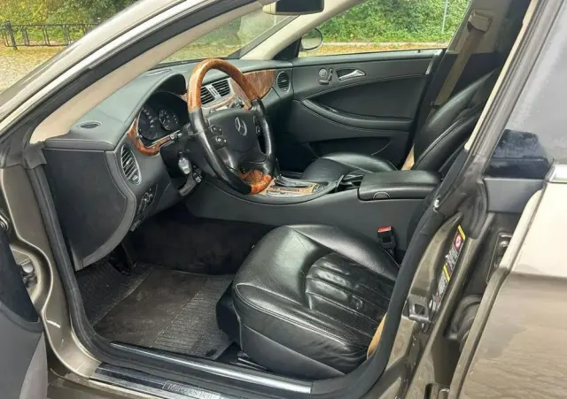 MERCEDES-BENZ CLS 500