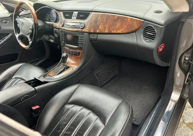 MERCEDES-BENZ CLS 500