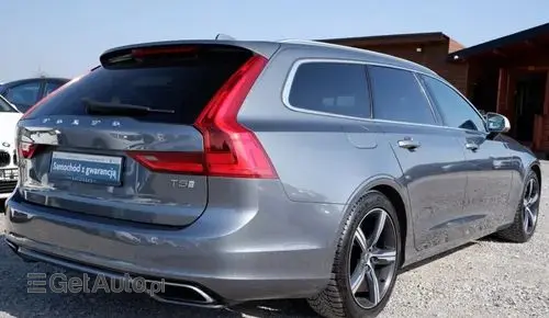 VOLVO V90 
