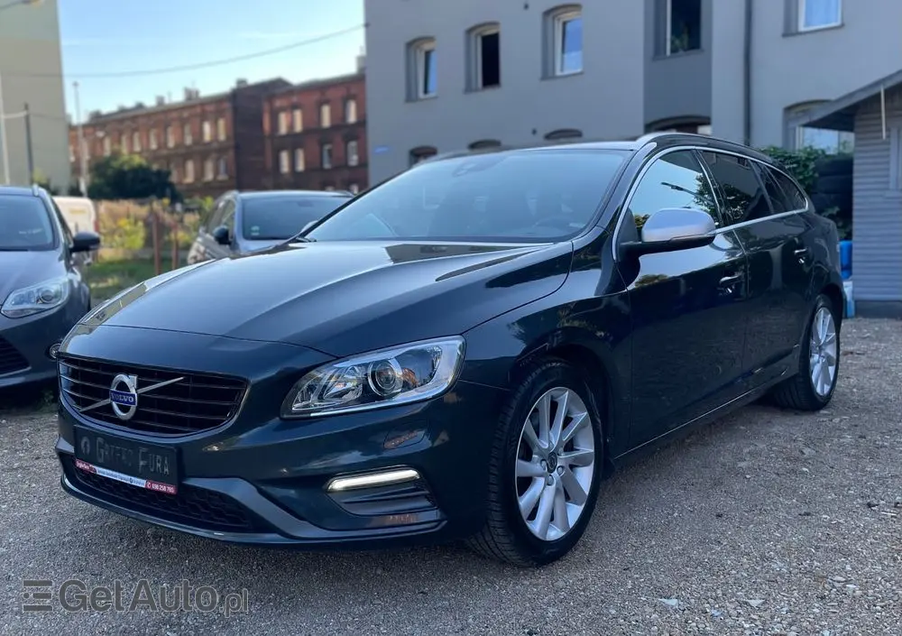 VOLVO V60 D3 AWD R-Design