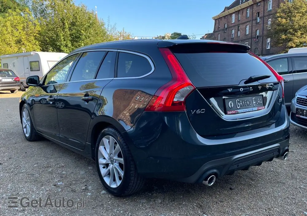 VOLVO V60 D3 AWD R-Design
