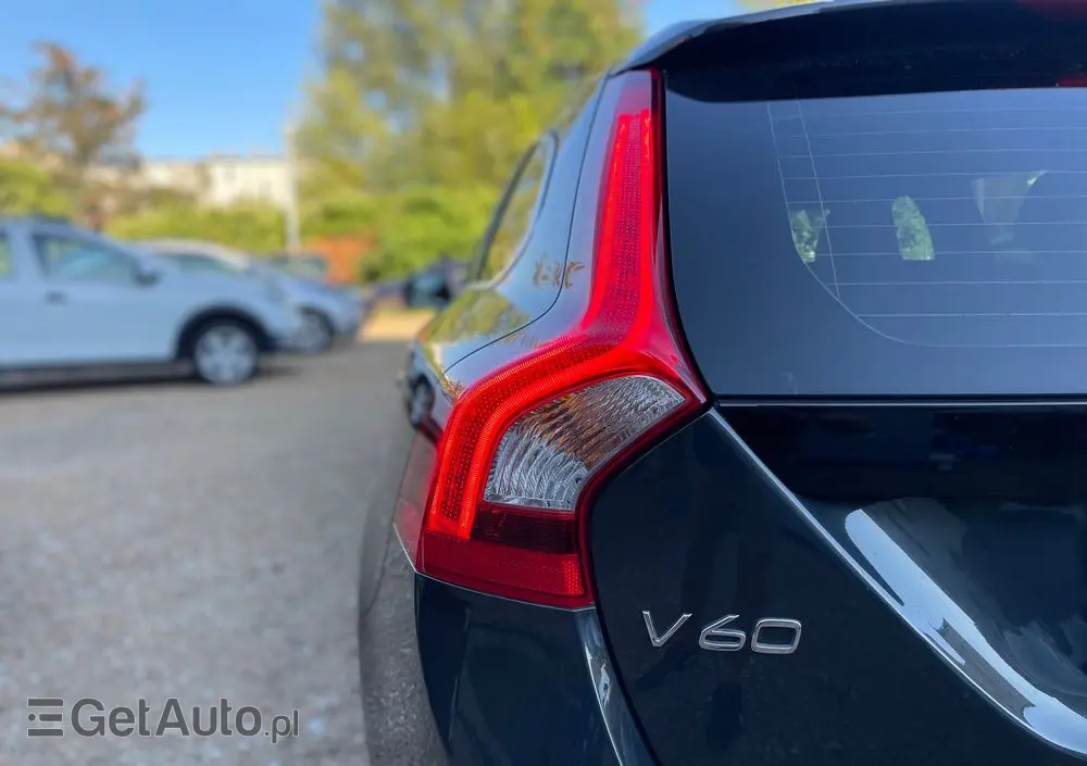 VOLVO V60 D3 AWD R-Design