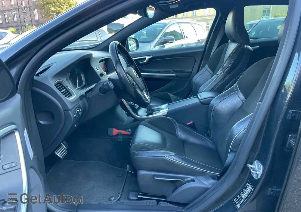VOLVO V60 D3 AWD R-Design