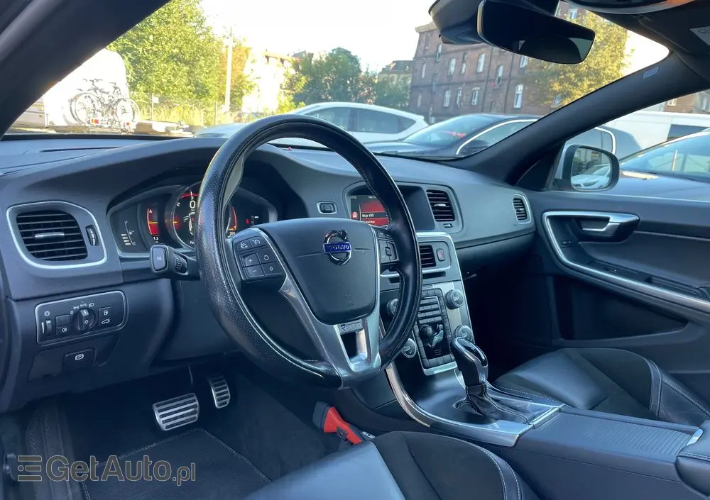 VOLVO V60 D3 AWD R-Design