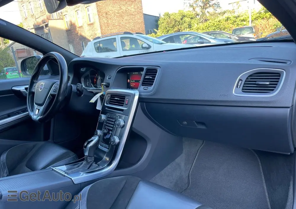 VOLVO V60 D3 AWD R-Design