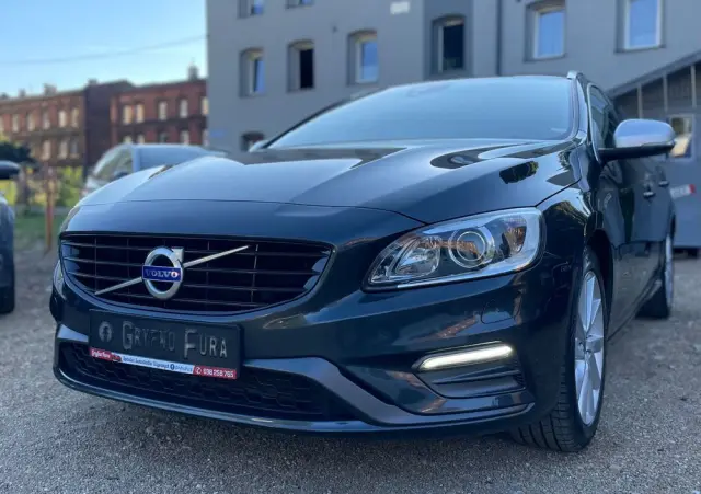 VOLVO V60 D3 AWD R-Design