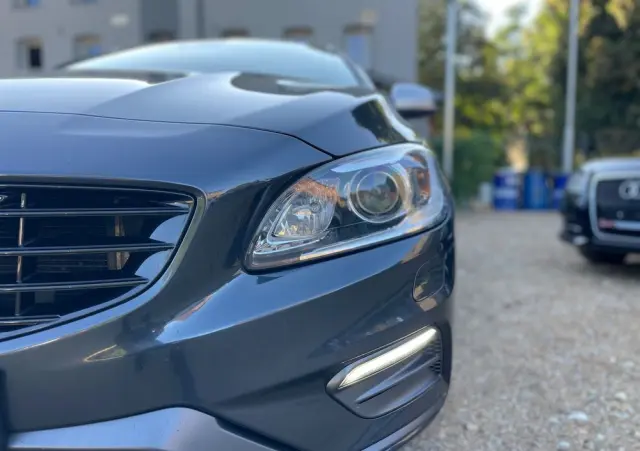 VOLVO V60 D3 AWD R-Design