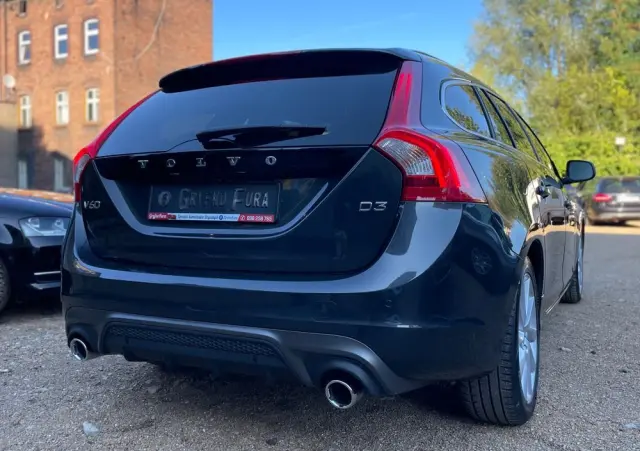 VOLVO V60 D3 AWD R-Design