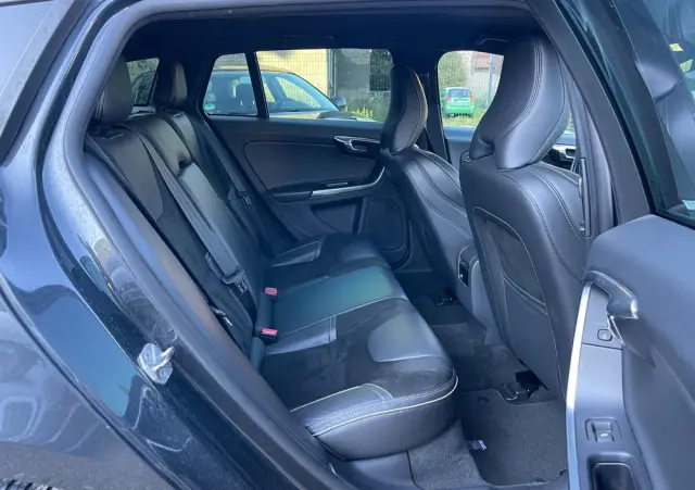 VOLVO V60 D3 AWD R-Design