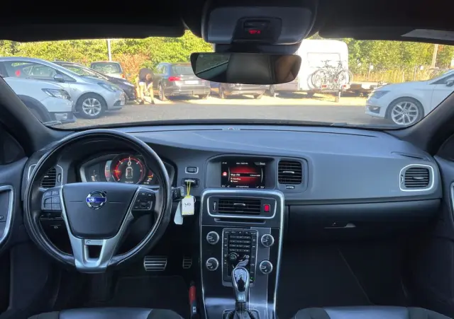 VOLVO V60 D3 AWD R-Design