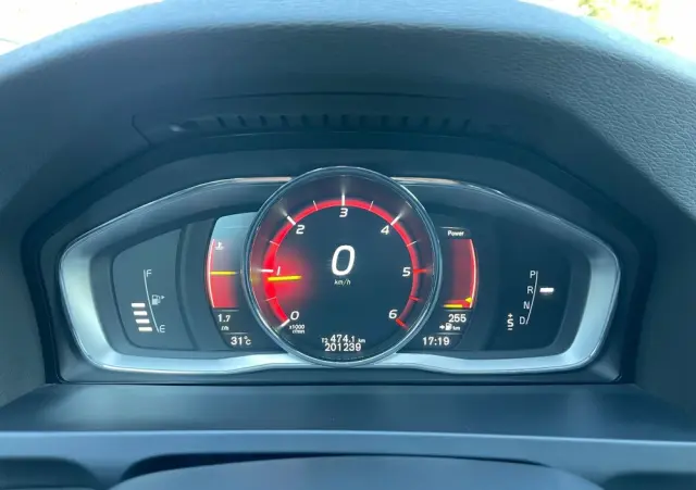 VOLVO V60 D3 AWD R-Design