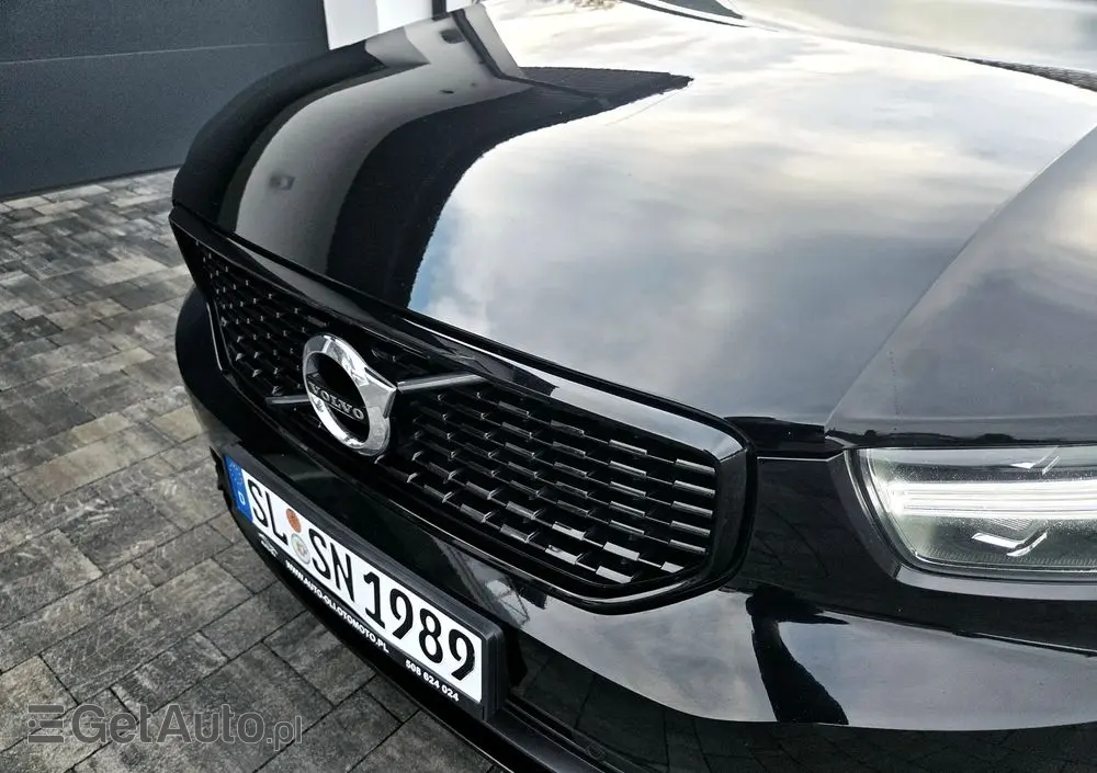 VOLVO XC 40 D4 AWD R-Design